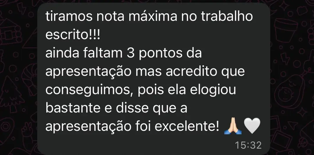 Cliente comemora nota máxima no trabalho escrito